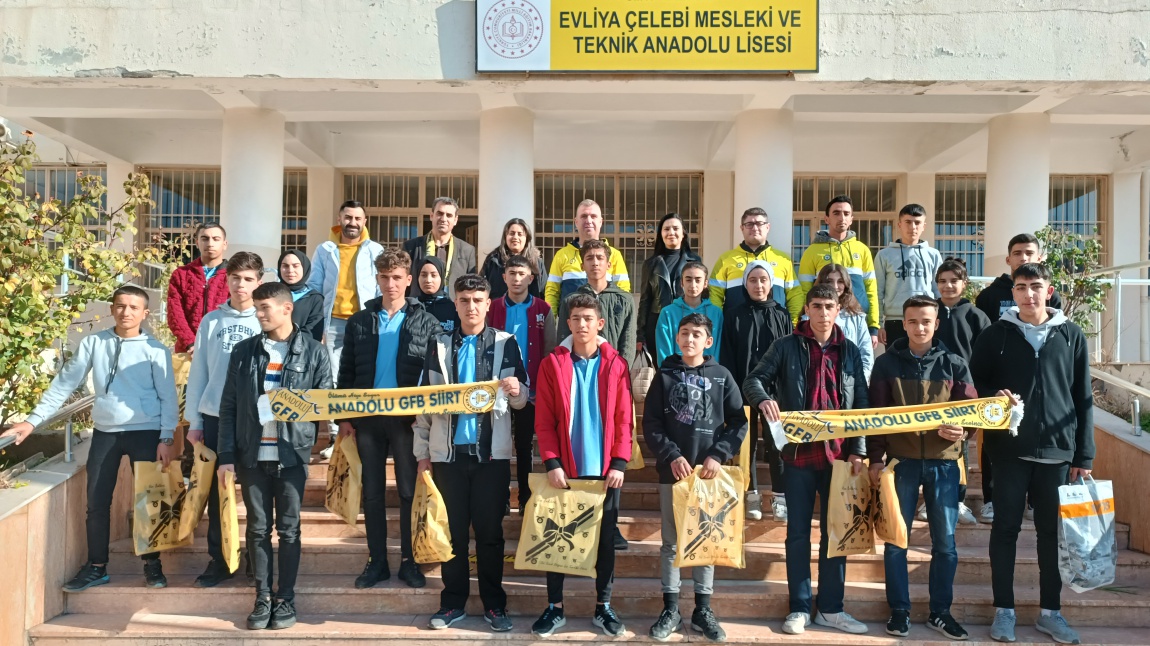 Anadolu GFB Siirt Derneğinden Öğrencilerimize Hediye